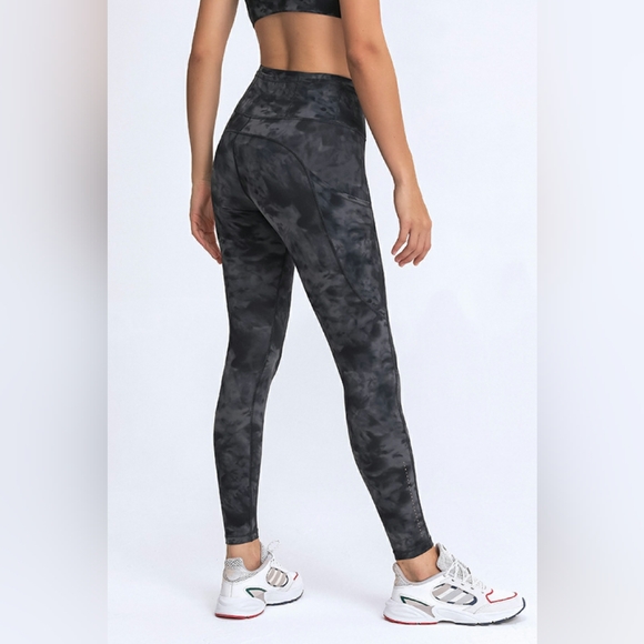 Thigh Pocket Active Leggings Size (4) - Picture 2 of 4